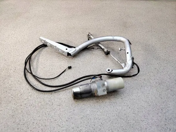 Bomba de tracción de maletero Mercedes-Benz OEM A2218001548 image 3