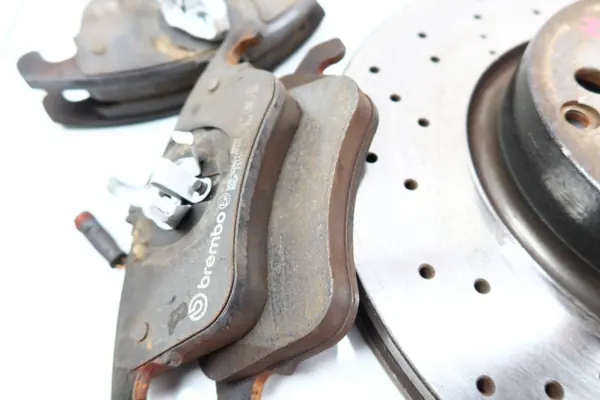 Discos e pastilhas dianteiros Mercedes W204 OEM w204-tarcz-kpl-322 image 3