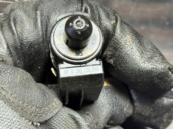 Eletroválvula caixa Mercedes W169 OEM 0260130035 image 4