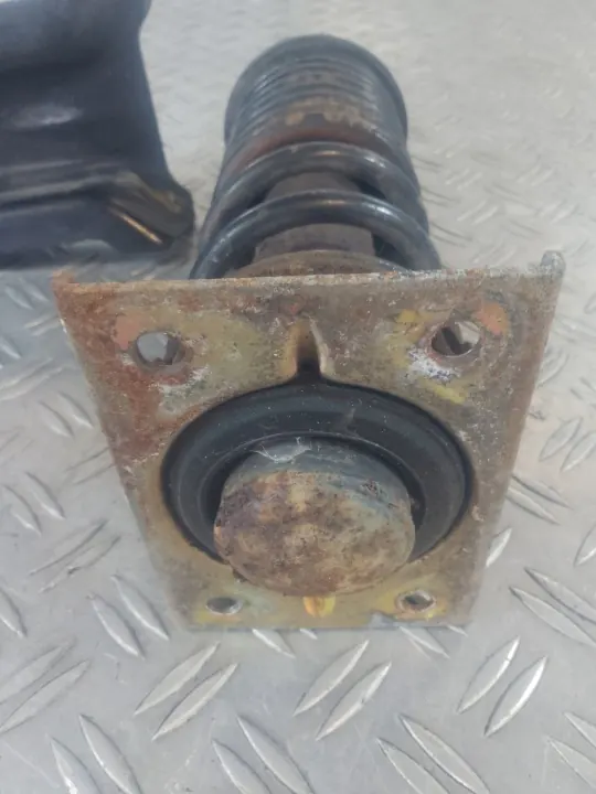 Amortiguador Cabina Derecho Mercedes Atego 4.2 image 3