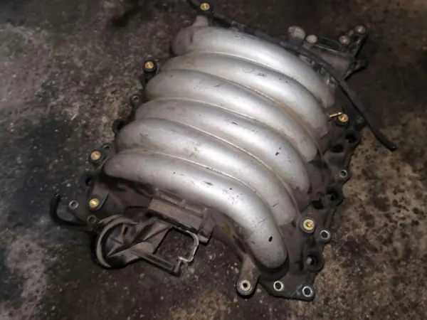 Colector de admisión Audi A6 OEM 078133151AK 2.4L image 2