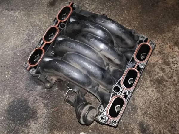 Colector de admisión Audi A6 OEM 078133151AK 2.4L image 3