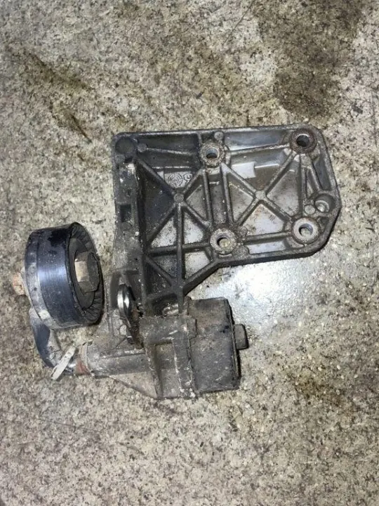 BMW Airco Compressor Bevestiging OEM 64557786194 image 3