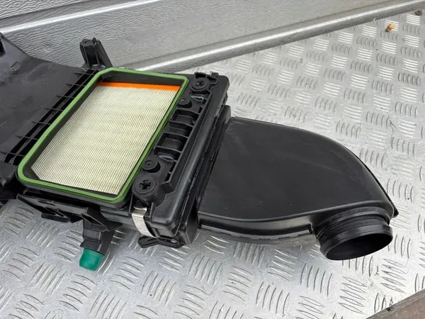 MERCEDES W206 C-luokka Ilmansuodattimen Kotelo 2.0 A6540905901 image 4