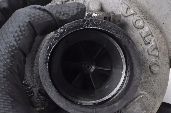 VOLVO S80 II V70 III XC90 Turbocompresor 31293030 image 2