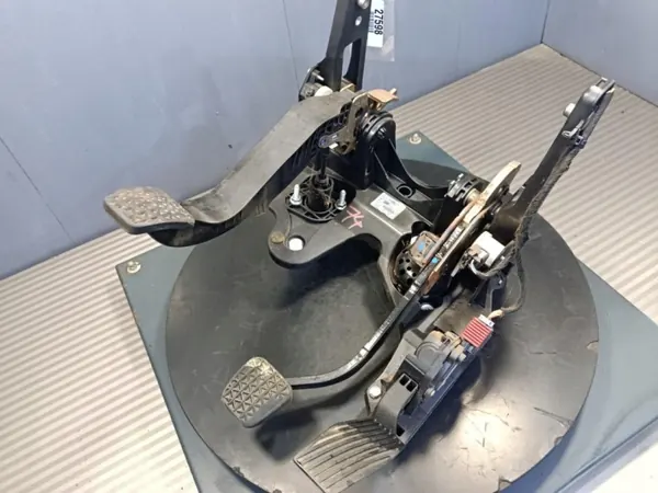 Opel Astra J 1.4T Pedale OEM Wrakowisko-27598- image 3