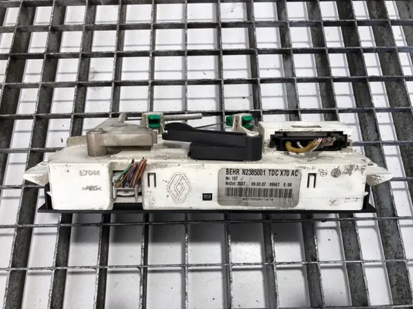 Renault Master II Steuergerät N2385001 image 3