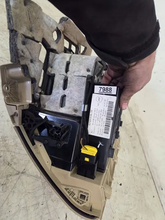Handschoenkast passagier Audi A8 D3 OEM 4E1857096AS image 4