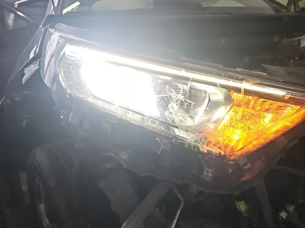 Oikea LED-ajovalo Toyota RAV4 V 18-22 image 2