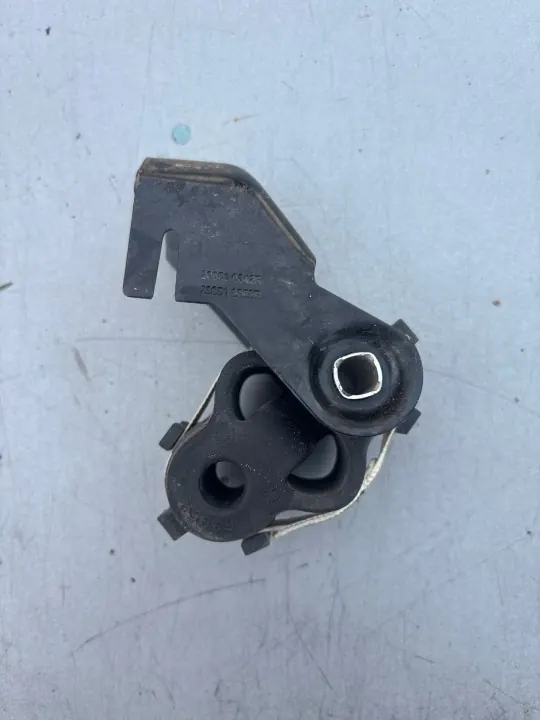 Pakoputken kiinnitys OEM 206513058R Renault 1.6L image 2