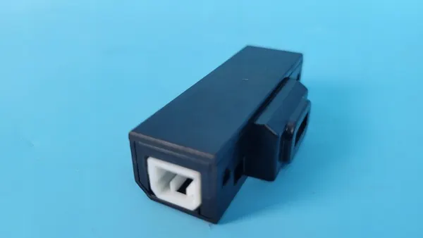 Puerto USB de carga Chery Omoda 5 OEM 703000542AA image 10