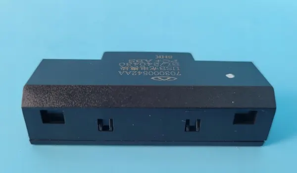 Puerto USB de carga Chery Omoda 5 OEM 703000542AA image 6