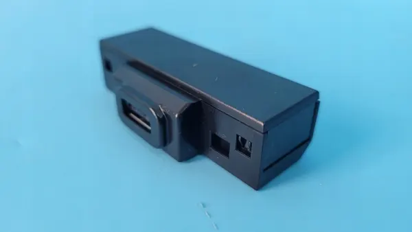 Puerto USB de carga Chery Omoda 5 OEM 703000542AA image 9