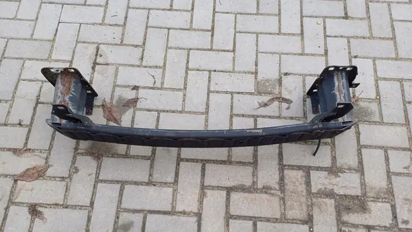 Viga de para-choque dianteiro Ford Fiesta MK8 OEM image 2