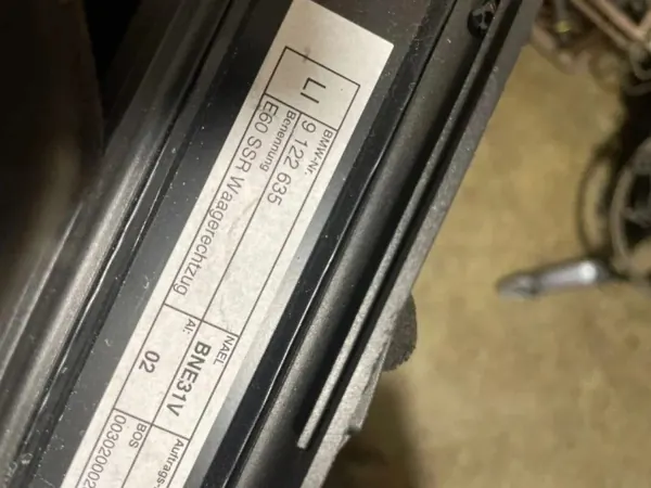 Persiana de maletero BMW 5 E60 OEM 9122635 Usado image 3