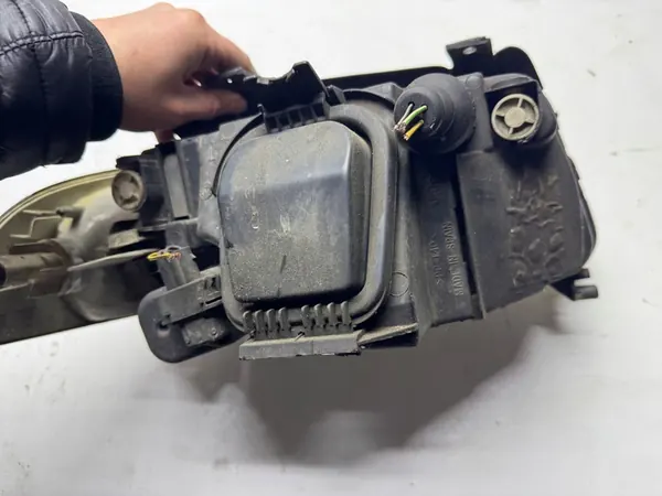 Farol esquerdo AUDI A4 B5 95-00 H4 image 5