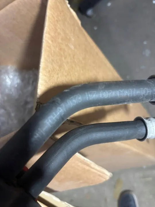 Porsche Cayenne 92A Öljynjäähdytinletku OEM 95830708220 image 3