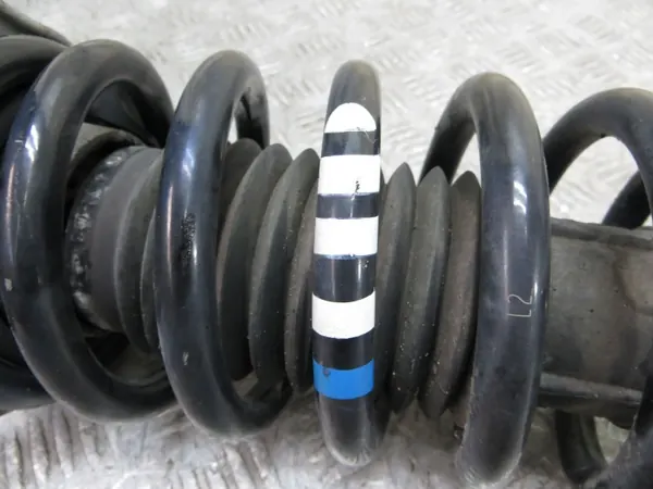 Mercedes W213 Etu Oikea Jousitus OEM 212/195 image 7