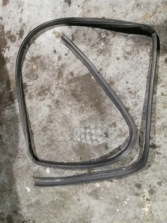 Junta do porta-malas OEM para Mercedes W201 190E (Usado) image 2