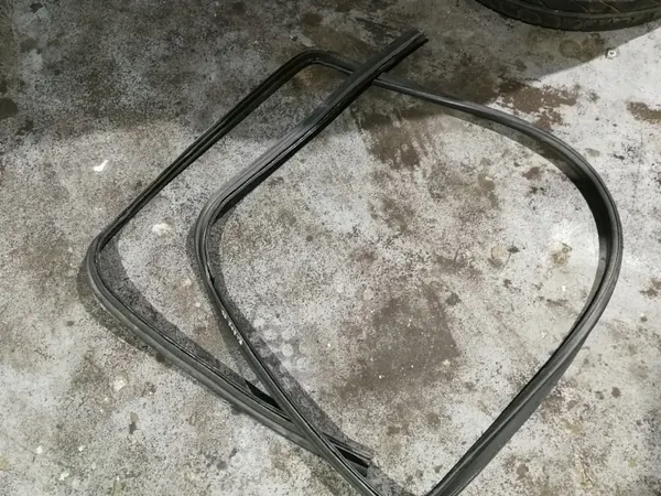 Junta do porta-malas OEM para Mercedes W201 190E (Usado) image 4