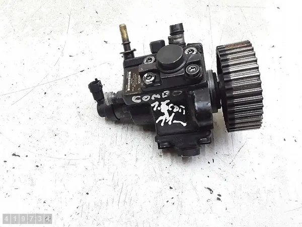 Opel Combo Brandstofpomp 2011 0445010305 55237688 image 3