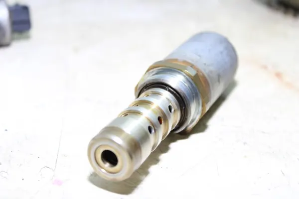 BMW E38 E39 M62TU V8 Nokkenassensor OEM image 4