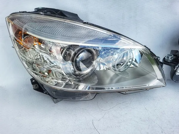 MERCEDES C W204 bi-xenon L + R A2048202961 A2048203061 image 3