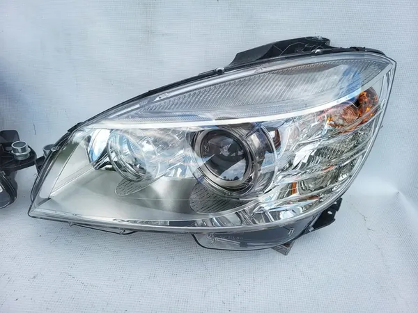 MERCEDES C W204 bi-xenon L + R A2048202961 A2048203061 image 4