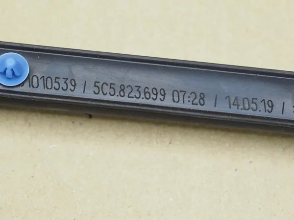 Joint de Capot VW Beetle OEM 5C5823699 - Occasion image 9