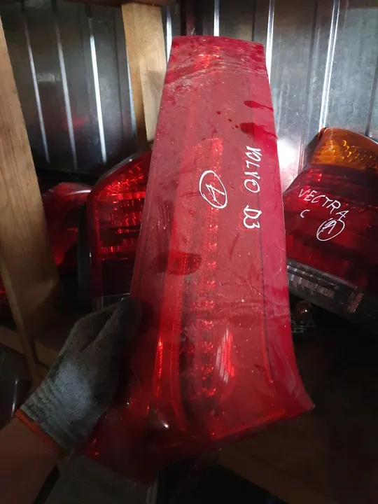 VOLVO V70 2013- LÁMPARA TRASERA DERECHA HELLA 31395924 image 2