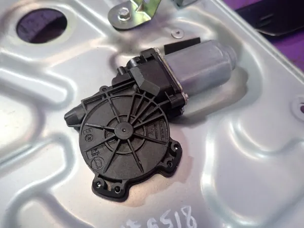 Regulador de janela dianteira direita Nissan Qashqai J10 80770JD00A image 2