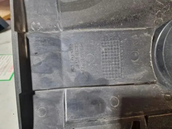 VW EOS moottorikansi OEM 03C103925BF 1.4L 2010 image 3