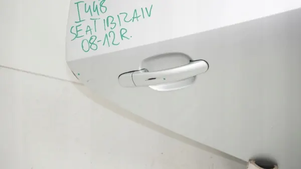 Puerta trasera derecha OEM 360199743 Seat Ibiza IV image 4