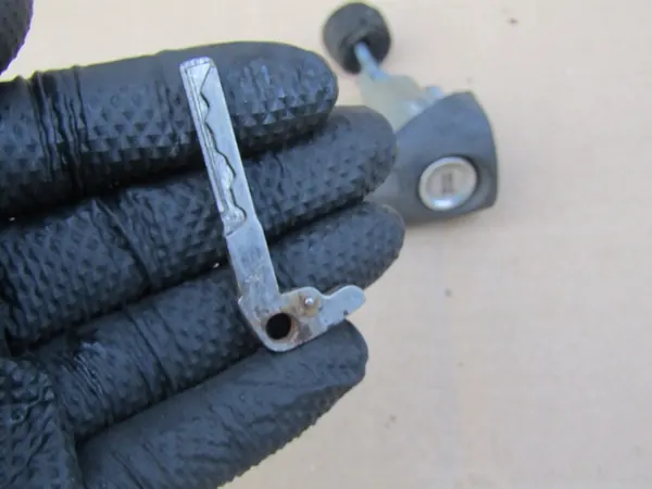 Mercedes W203 Coupe Linker Deurslot Cilinder + Sleutel image 2