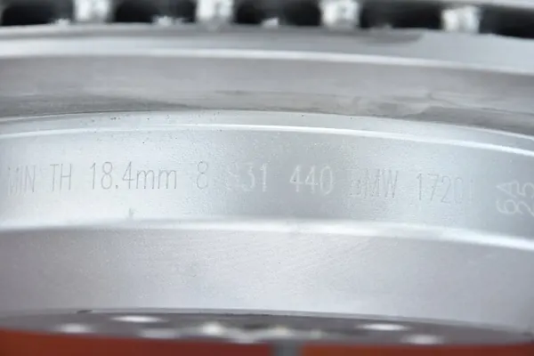 Satz Bremscheiben & Beläge Hinten OEM 8831440 BMW image 5