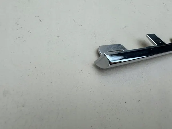 VW T5 Multivan Etupuskuri Kromilista 7E5853761 image 2