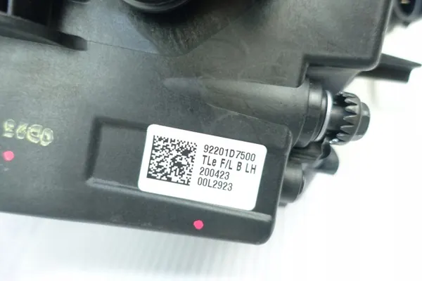 Begagnad Halogen Vänster Framlykta OEM 92201D7500 image 8