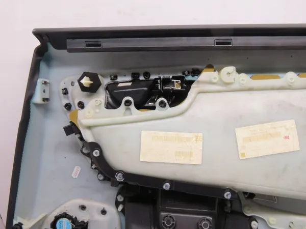 Volvo S60 2012 Flanc Gauche Portière Arrière OEM 8635872 image 10