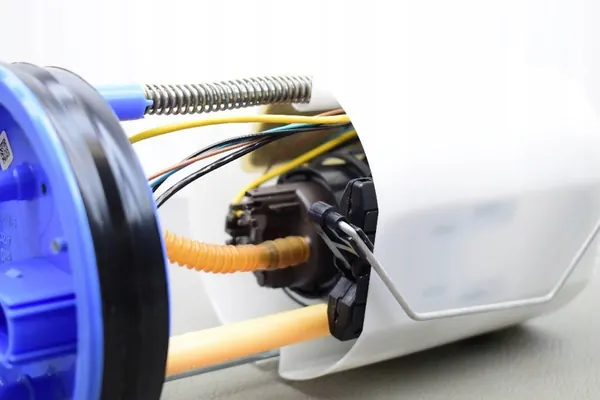 Brandstofpomp SKODA RAPID (NH3) 1.2L 2014 6R0919051J image 4