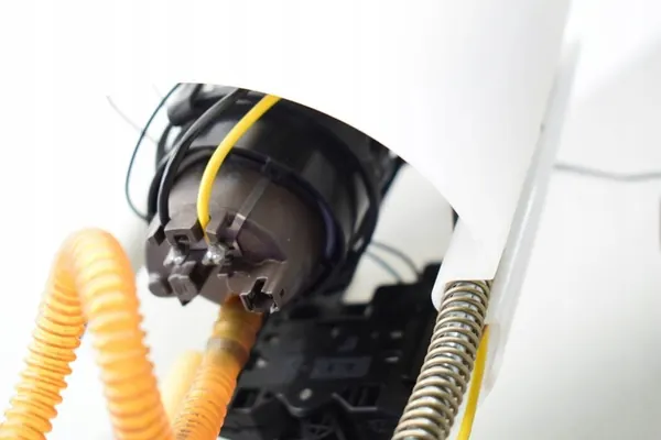 Brandstofpomp SKODA RAPID (NH3) 1.2L 2014 6R0919051J image 5