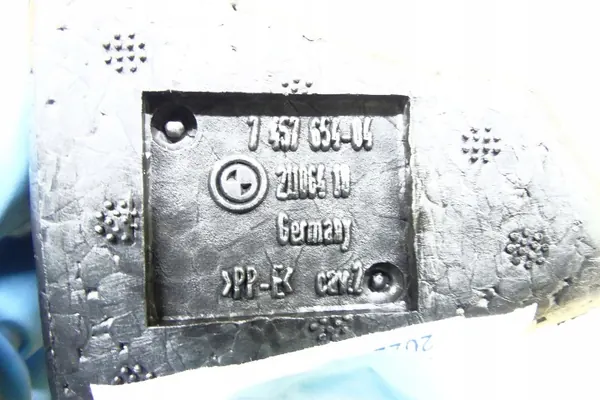 Aislamiento de umbral derecho BMW OEM 7457654 - Usado image 5