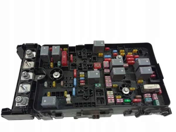 Sulakekaappi OEM 68235120AB Jeep Cherokee V 3.3L:lle image 2