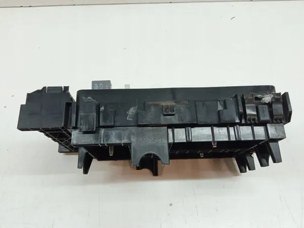 Sulakekaappi OEM 68235120AB Jeep Cherokee V 3.3L:lle image 3