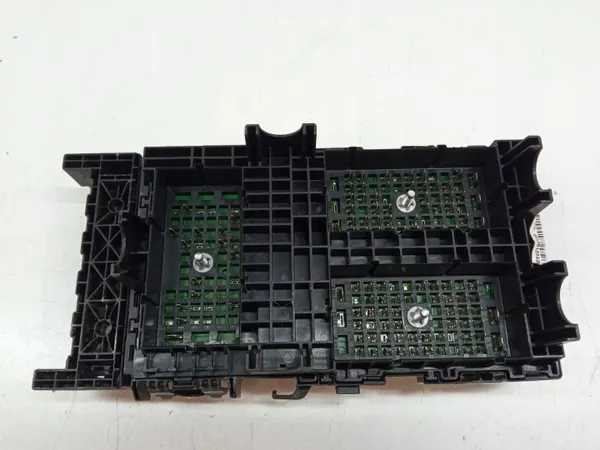 Sulakekaappi OEM 68235120AB Jeep Cherokee V 3.3L:lle image 4