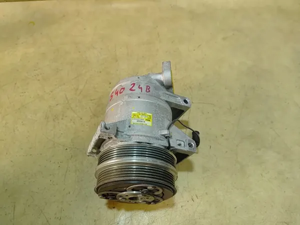 Volvo AC-kompressor OEM 813323 - Begagnad image 2
