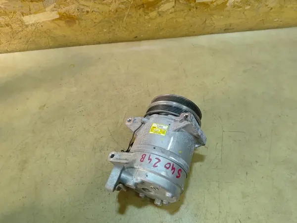 Volvo AC-kompressor OEM 813323 - Begagnad image 3