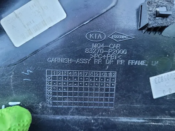 KIA Sorento IV | Moldura da porta traseira esquerda 83270-P2000 image 3