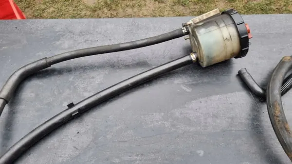 VW T4 1.9 Servolenkungsschlauch & Behälter Kit OEM image 3