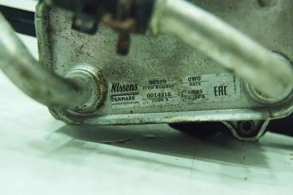 Mercedes-Benz OE A 112 188 04 01 Motoroliekoeler image 3