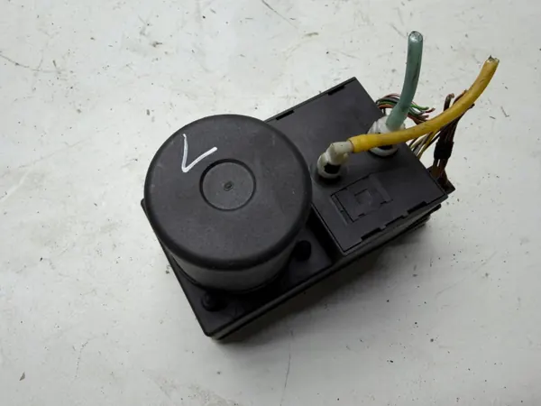 Pompe de verrouillage central OEM 8L0862257L Audi A3 A4 image 2